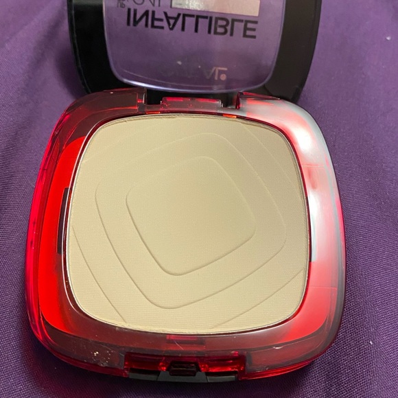 L’Oreal Paris Infallible 24HR Fresh Wear Foundation Powder 10 Porcelain - Picture 2 of 5